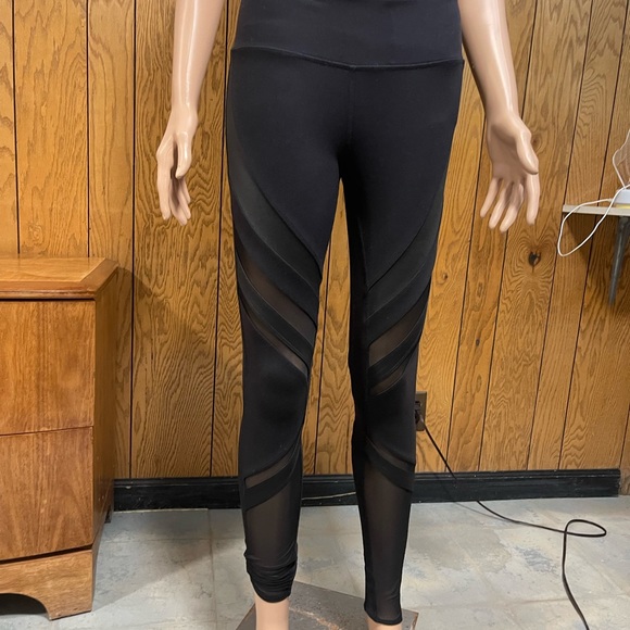 Epic" Leggings in black-Alo Yoga - Picture 10 of 13